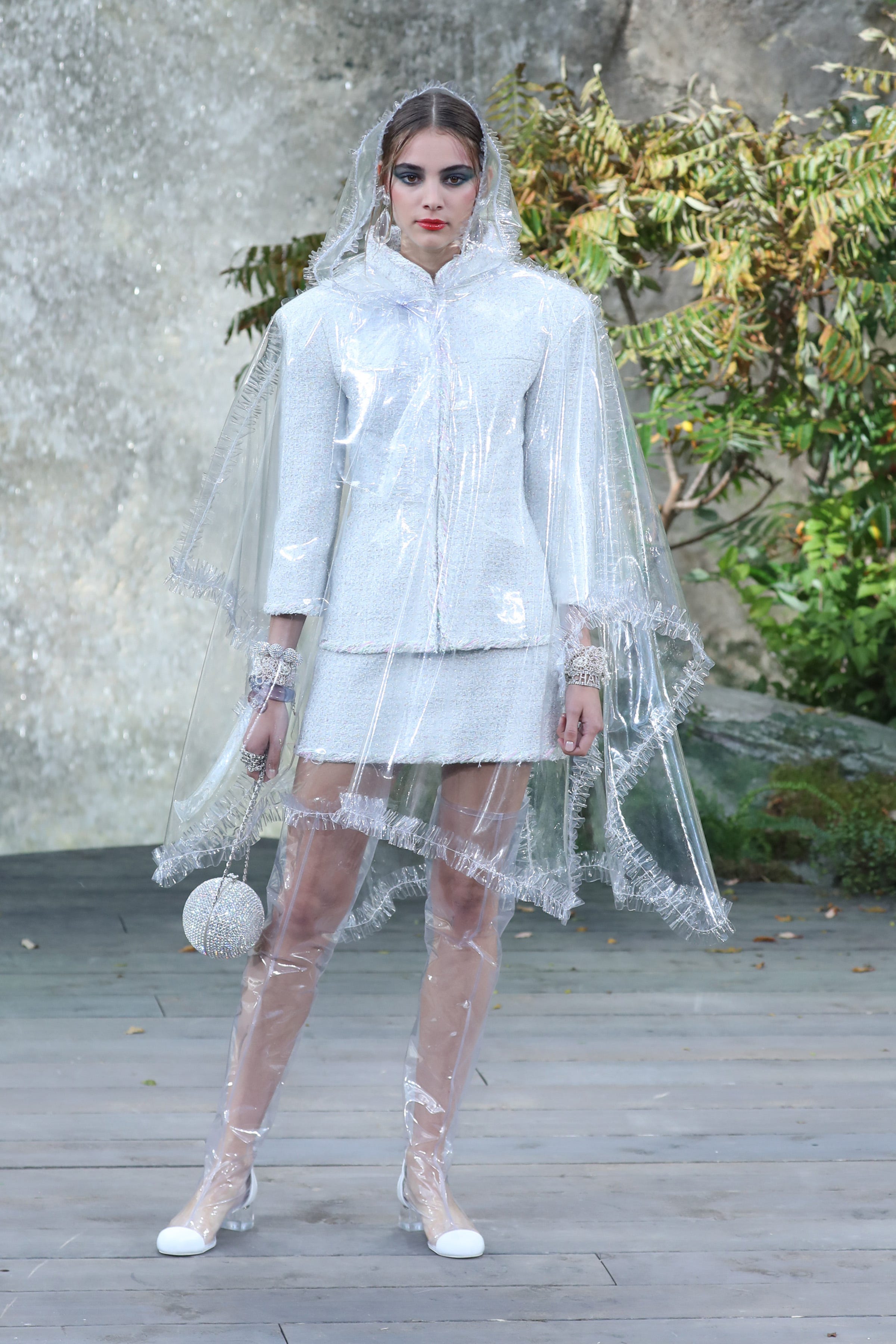 Chanel fashion show 2018 video 12 Chanel fashion show 2018 video 35